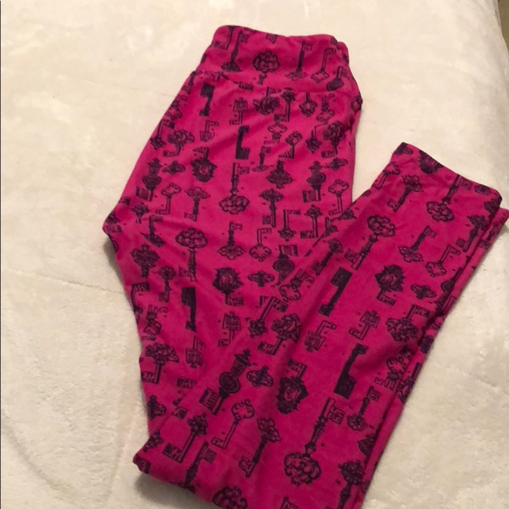 New LuLaRoe O/S leggings with keys on them